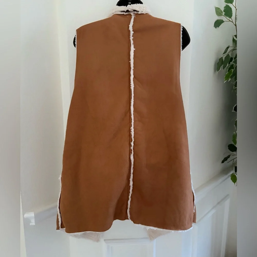 LuLaRoe Marlowe Vest - Picture 5 of 8